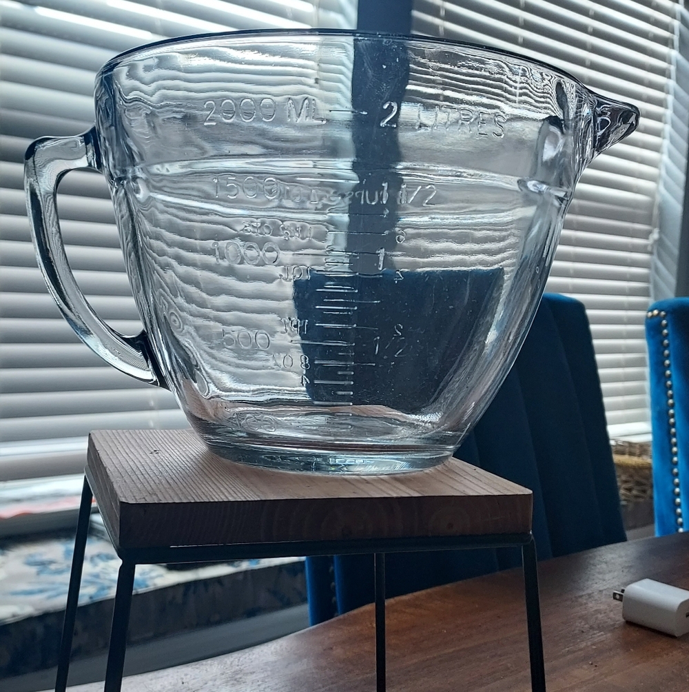 Glass Measuring Cup with Handle - Picture 2 of 2